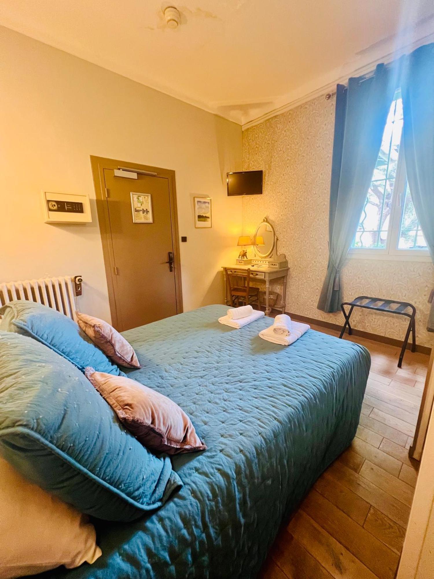Hotel Le Ponteil أنتيب المظهر الخارجي الصورة